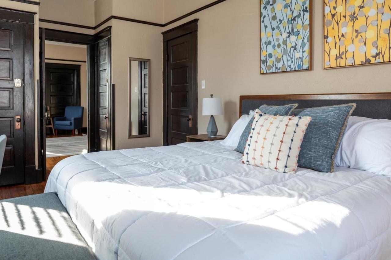 Updated 3 Bedroom Unit With Balcony! Cape Girardeau Buitenkant foto